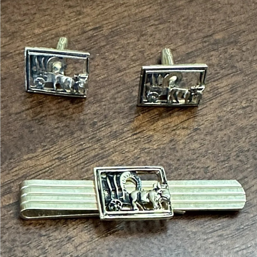 Vintage Covered Wagon Rectangular Cufflinks And T… - image 2